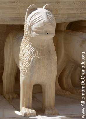 Detalle de uno de los leones tras la restauración 